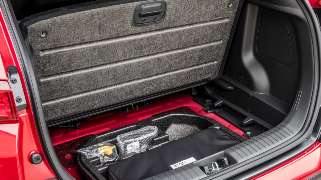 hyundai_kona_electric_2020-142x-jpg