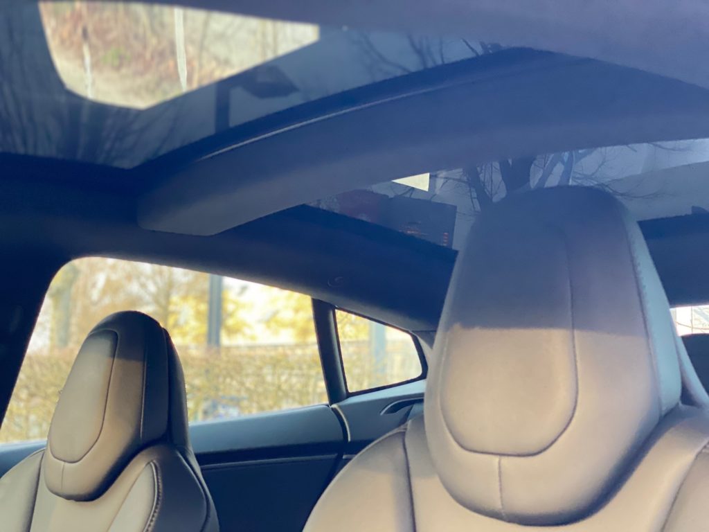 tesla-model-s-tr863r