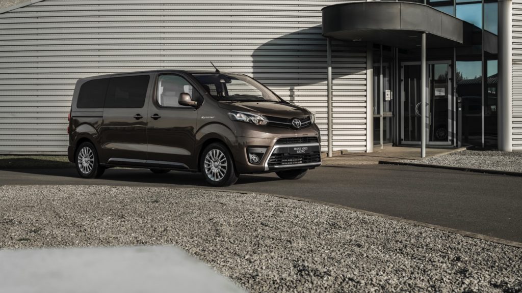 toyota_proace_verso-062x-jpg