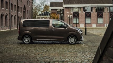 toyota_proace_verso-072x-jpg