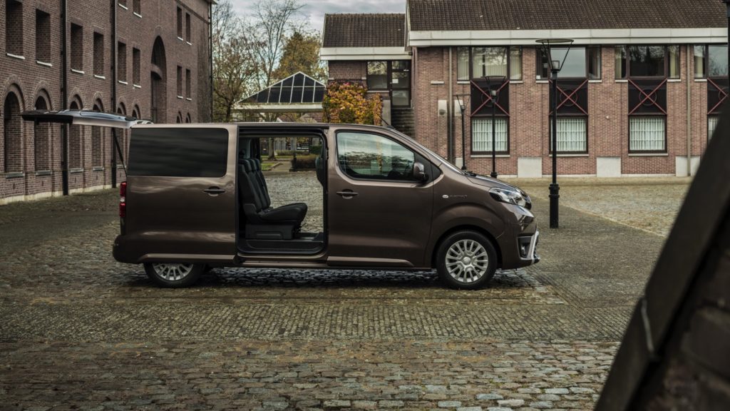 toyota_proace_verso-082x-jpg