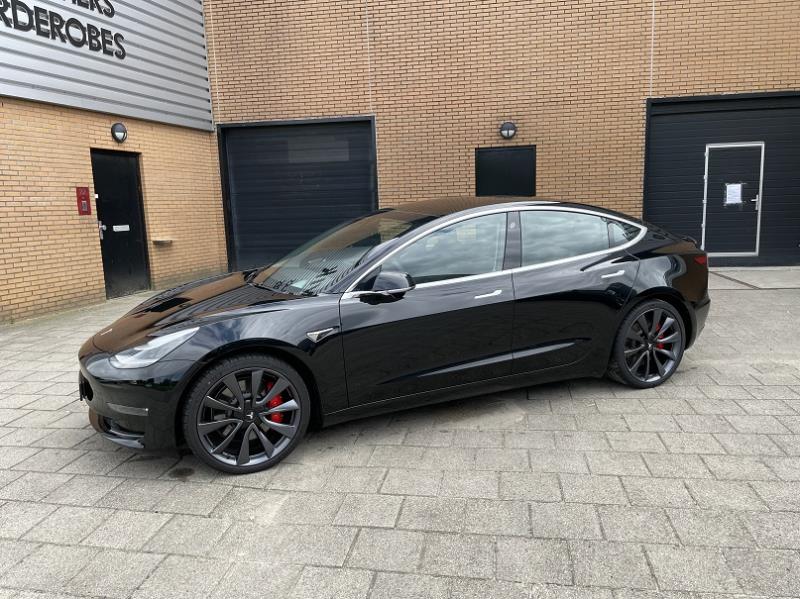 tesla-model-3-zwart-occasion-1