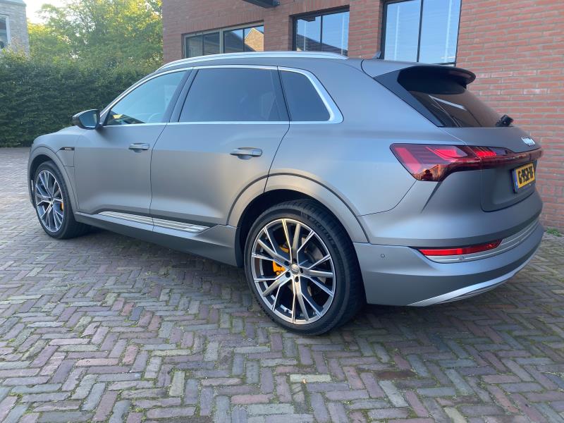 audi-e-tron-55-quattro-mat-grijs-release-3