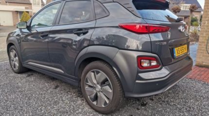 hyundai-kona-electric-premium-donkergrijs-release-zakelijk-leasen-2