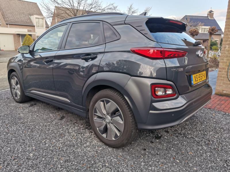 hyundai-kona-electric-premium-donkergrijs-release-zakelijk-leasen-2