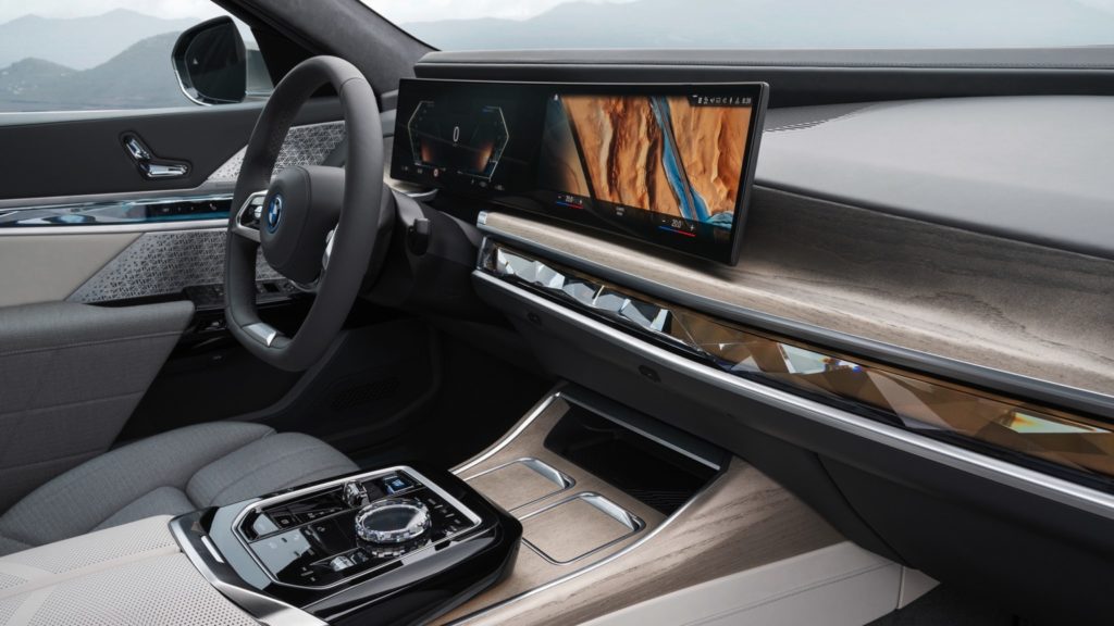 bmw_i7_2022-212x-jpg