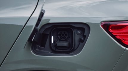 volvo_xc40_recharge_2023-202x-jpg