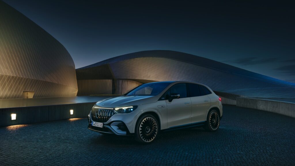 mercedes_eqe_amg_suv-082x