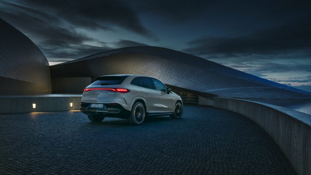 mercedes_eqe_amg_suv-092x