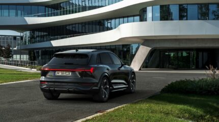 audi_sq8-etron-2023-102x