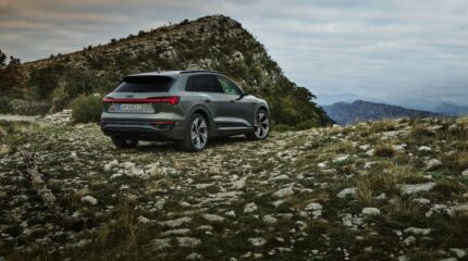 audi_q8-etron-2023-132x-jpg