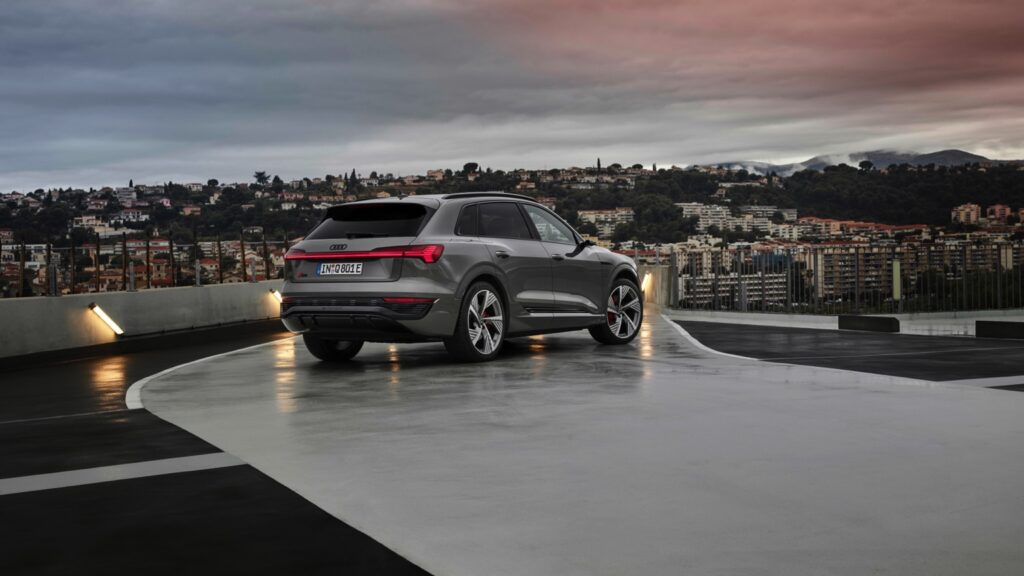 audi_q8-etron-2023-232x-jpg