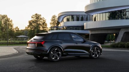 audi_sq8-etron-2023-132x-jpg