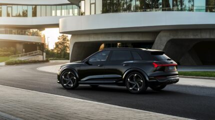 audi_sq8-etron-2023-142x-jpg