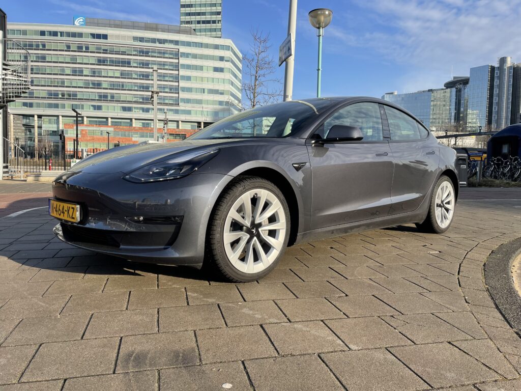 tesla-model-3-long-range-dual-motor-awd-silver-1