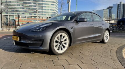 tesla-model-3-long-range-dual-motor-awd-silver-1