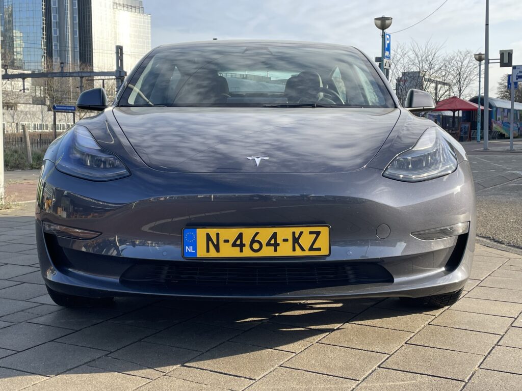 tesla-model-3-long-range-dual-motor-awd-silver-2