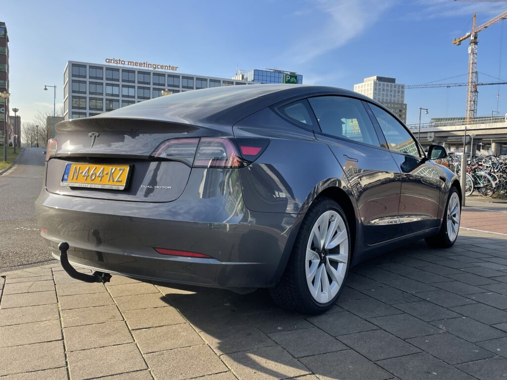 tesla-model-3-long-range-dual-motor-awd-silver-3