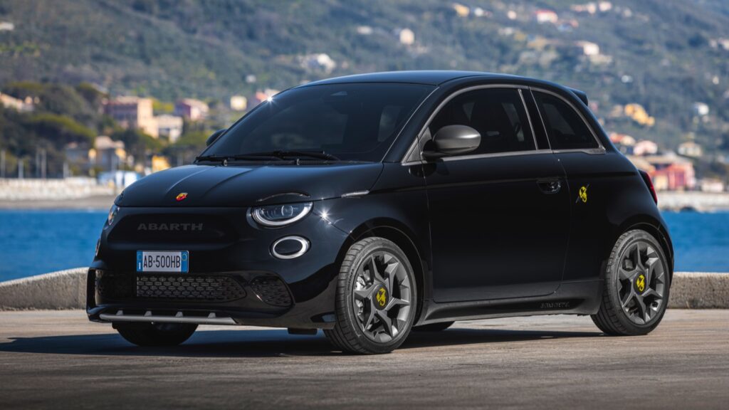 abarth_500e_hatchback-062x-jpg