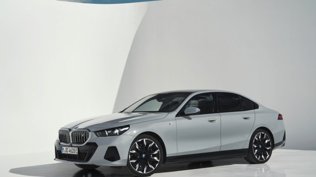 bmw_i5_edrive40_sedan-092x-jpg