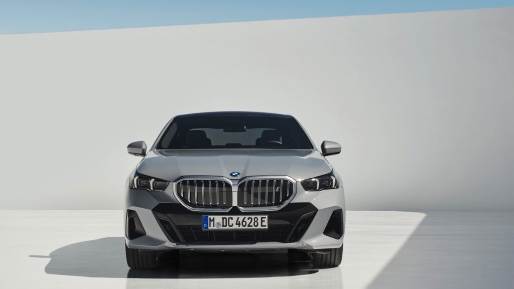 bmw_i5_edrive40_sedan-112x-jpg