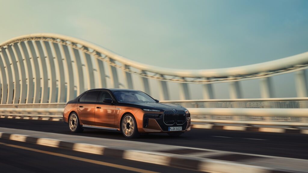 bmw_i7_m70_2023-232x-jpg