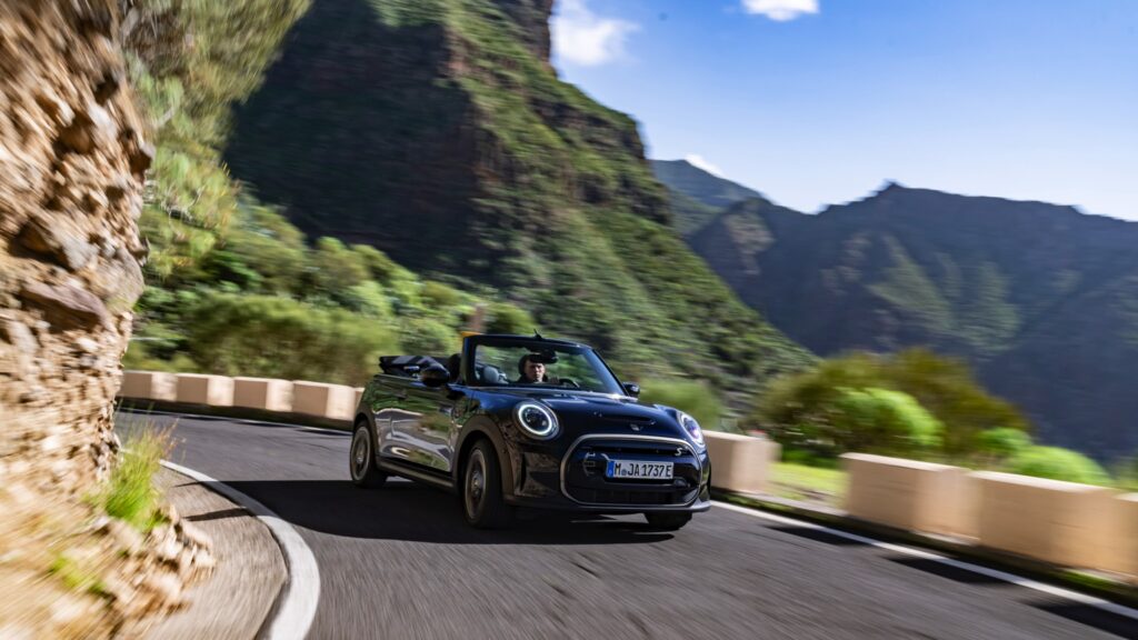 mini_electric_convertible-082x-jpg