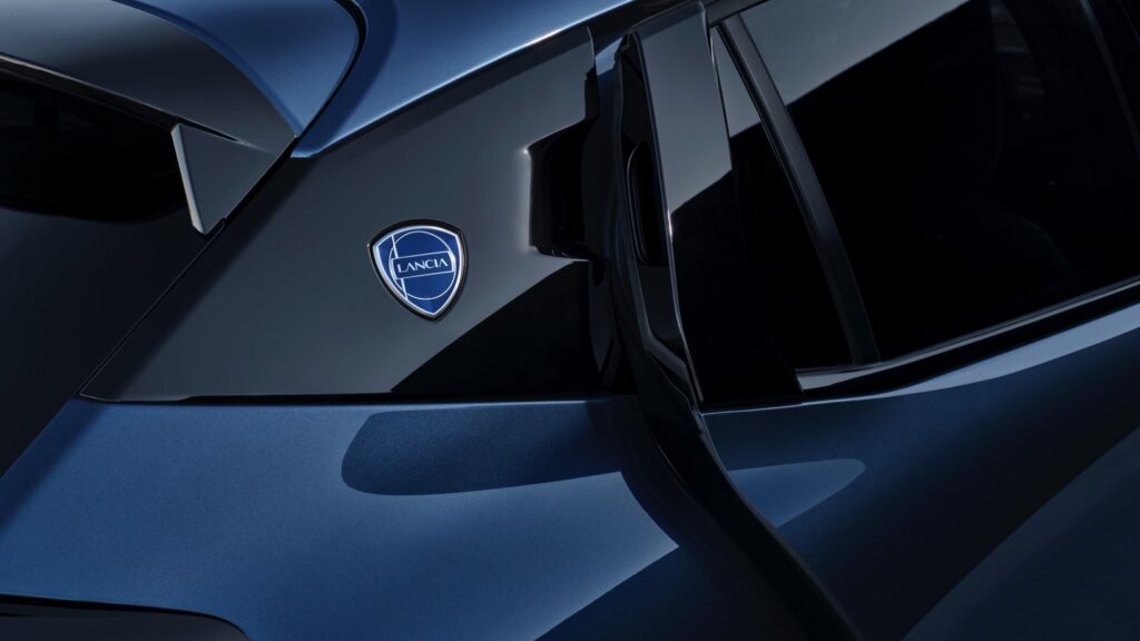 lancia_ypsilon-222x-jpg