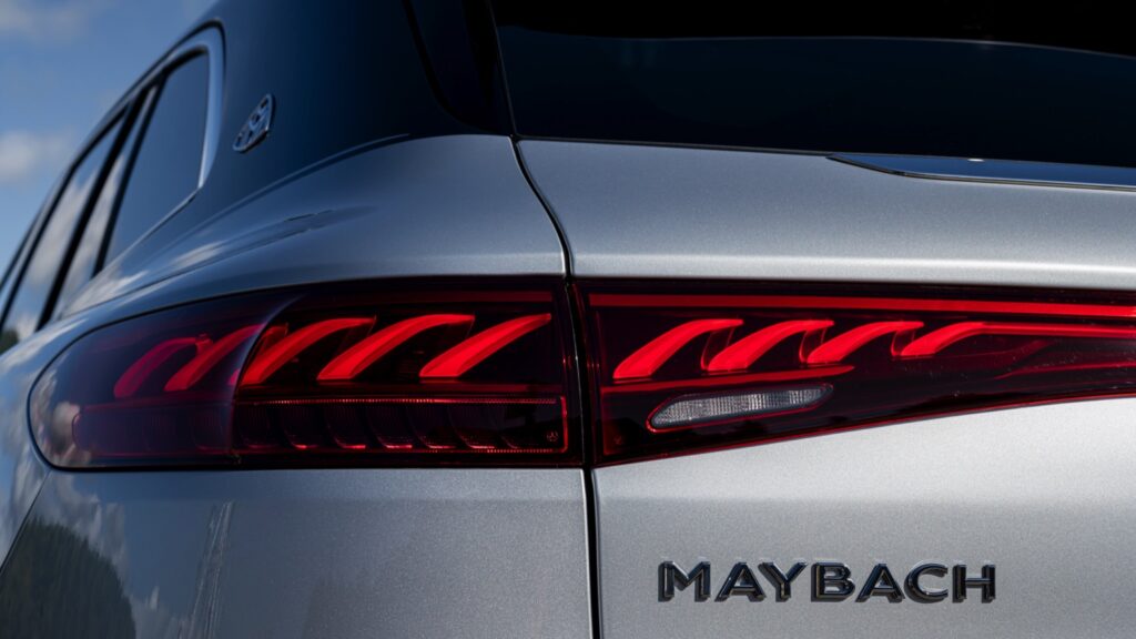 mercedes_maybach_eqs_suv_2024-212x-jpg